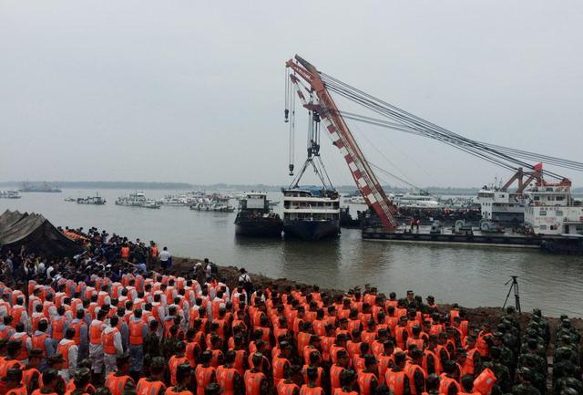 西安新兰慈善基金会向长江“东方之星”沉船事故遇难者致哀